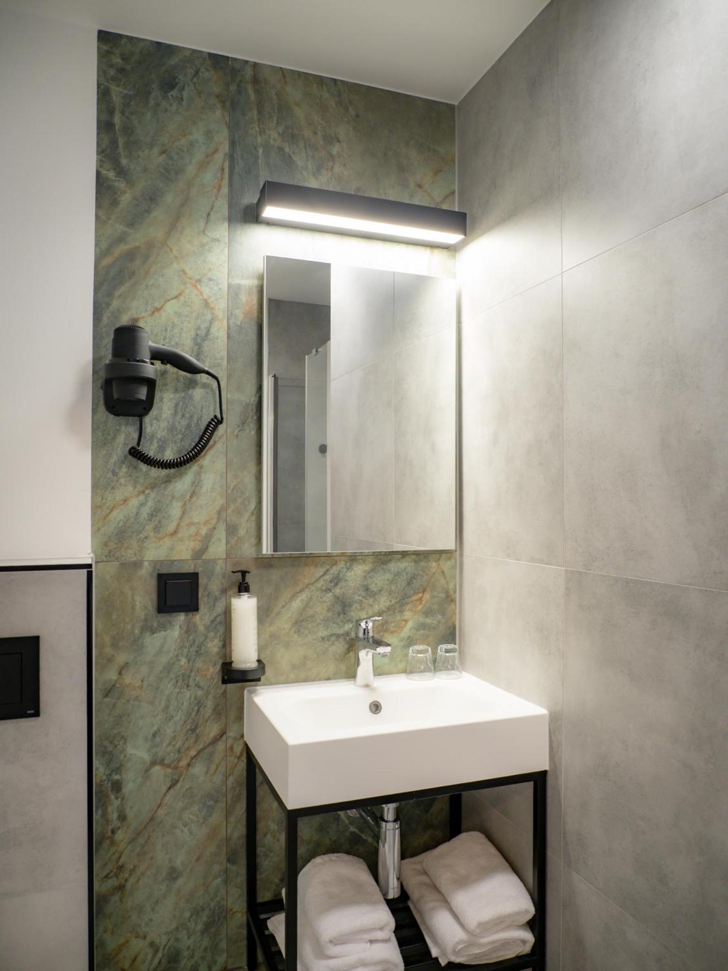 B&B Hotel Leszno 莱什诺 外观 照片