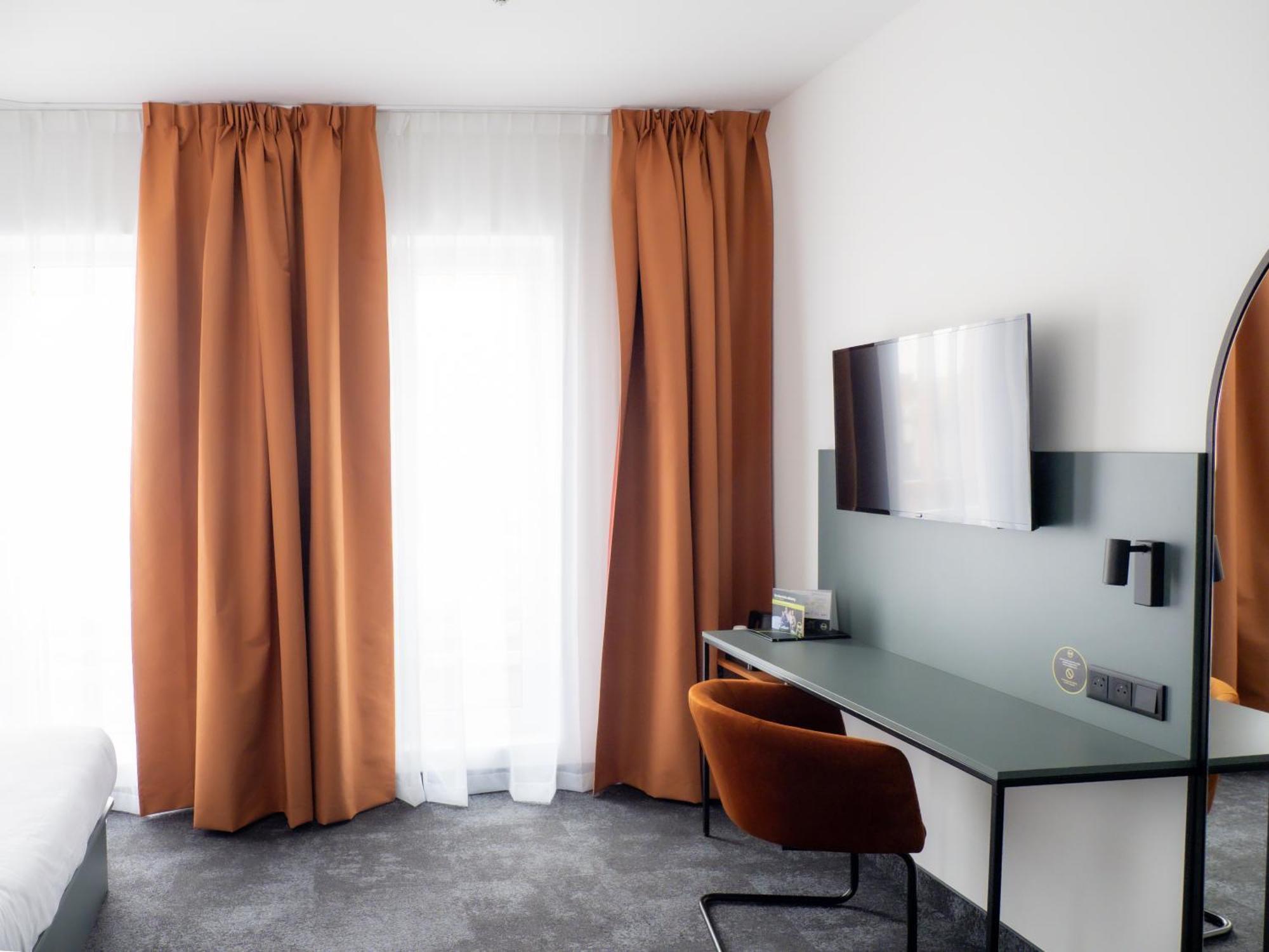 B&B Hotel Leszno 莱什诺 外观 照片